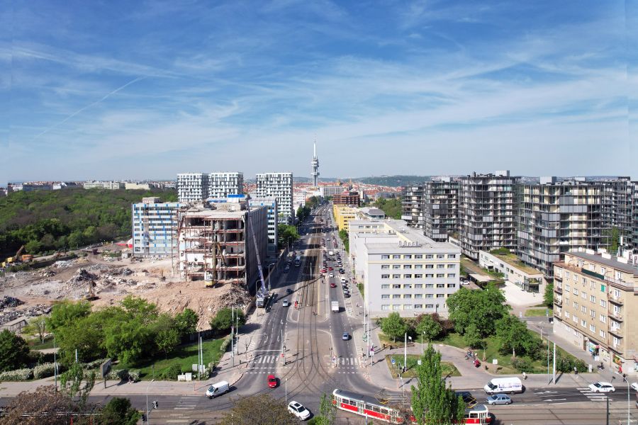 Eva Jiřičná představuje svůj aktuální návrh Centra Nového Žižkova s unikátní rozvlněnou věží 